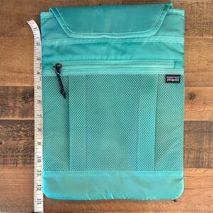 Patagonia tablet sleeve in Turquoise